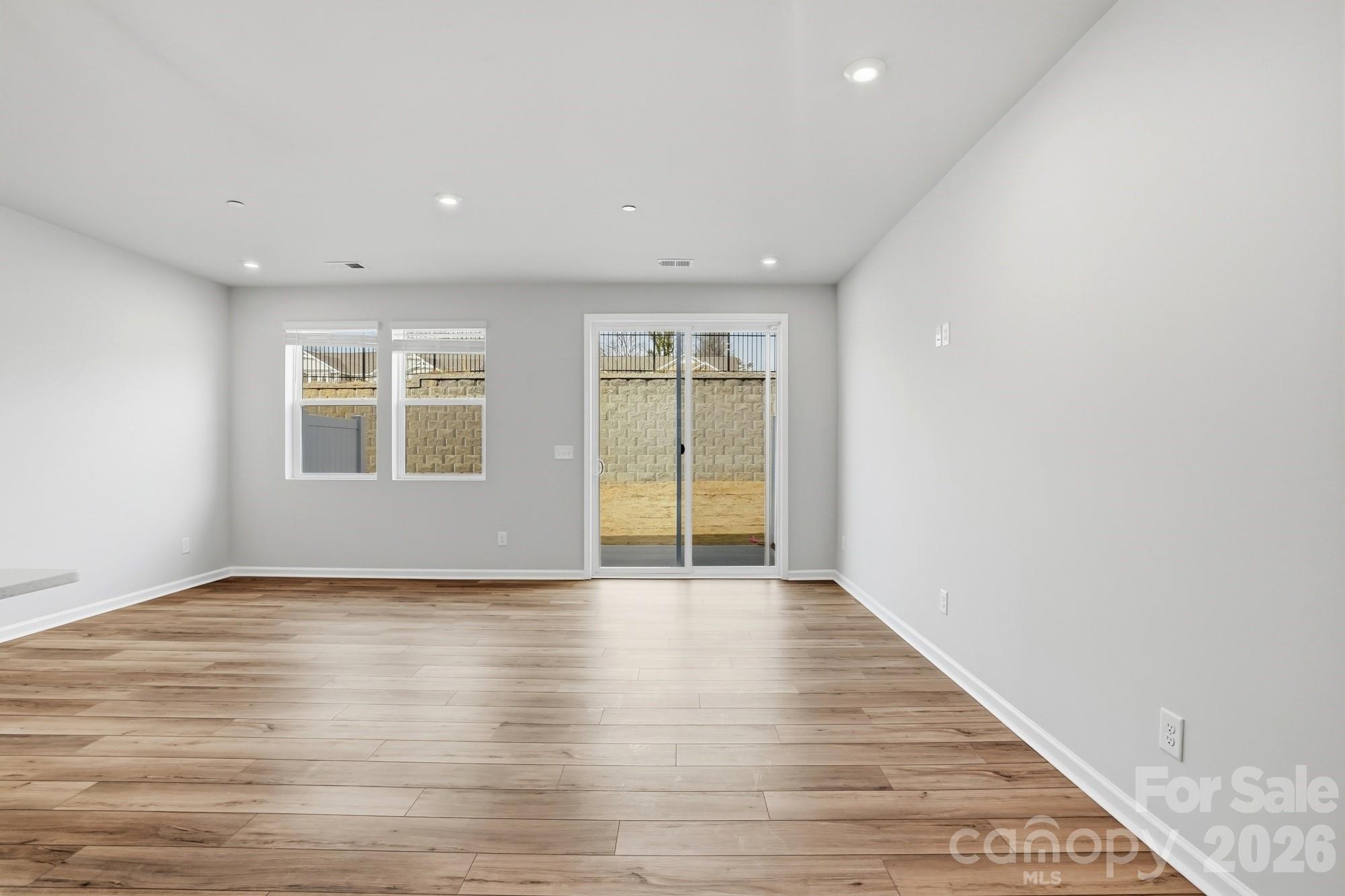 2565 Hedgecliff Road Property Photo 9