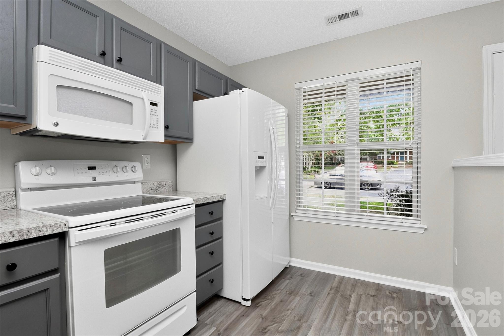 10866 Holly Ridge Boulevard Property Photo 8