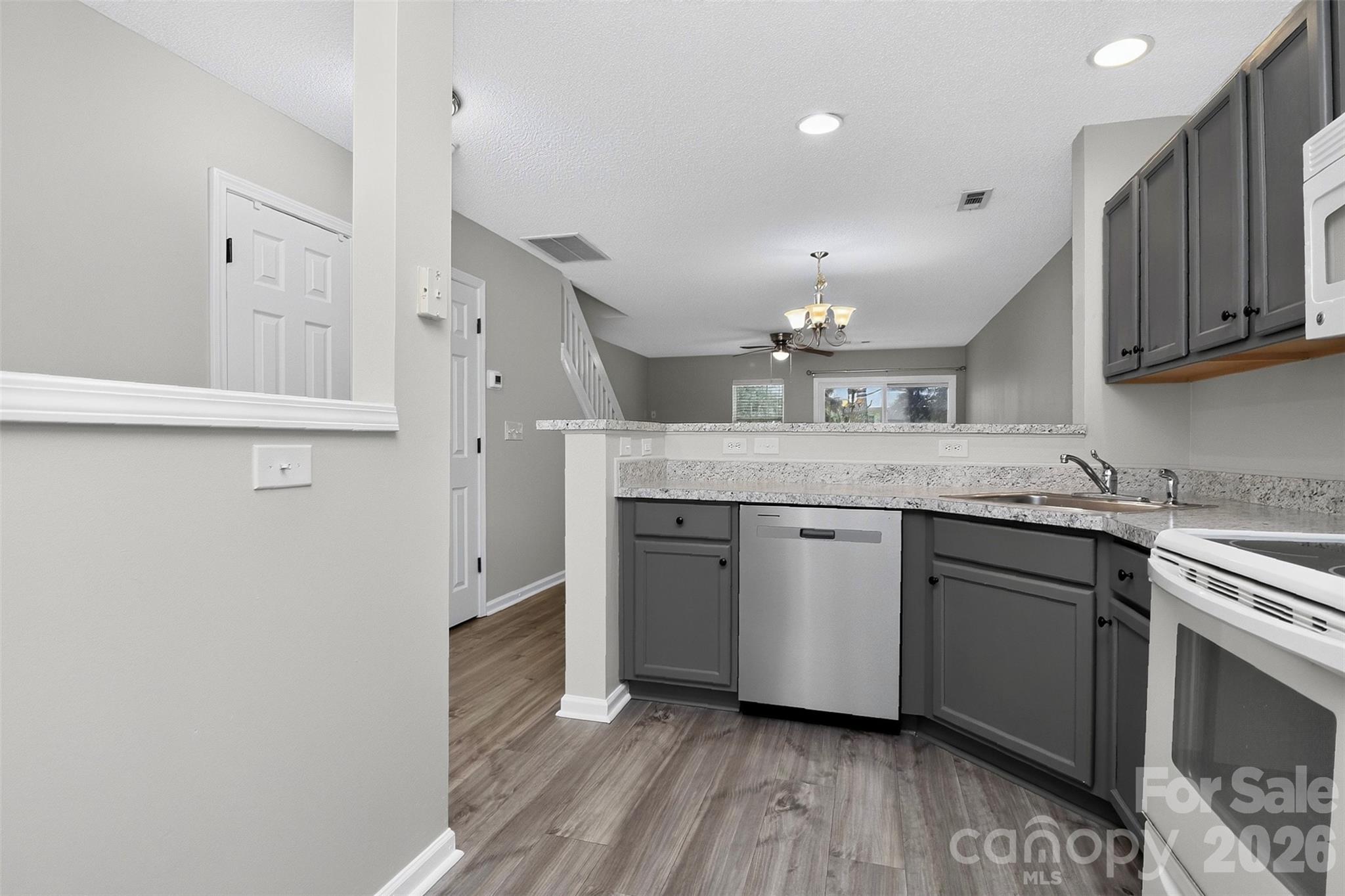 10866 Holly Ridge Boulevard Property Photo 12