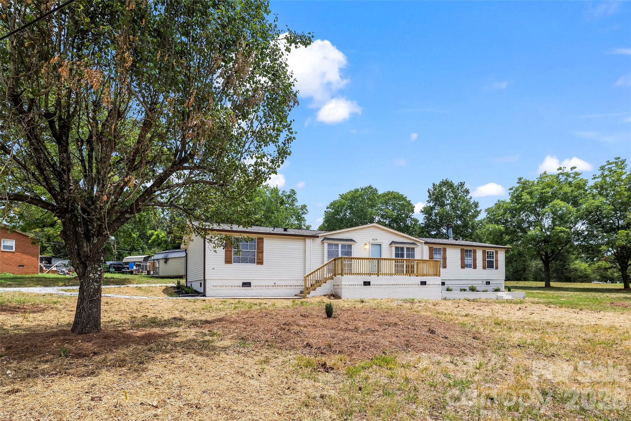625 Lakeview Road Property Photo 1
