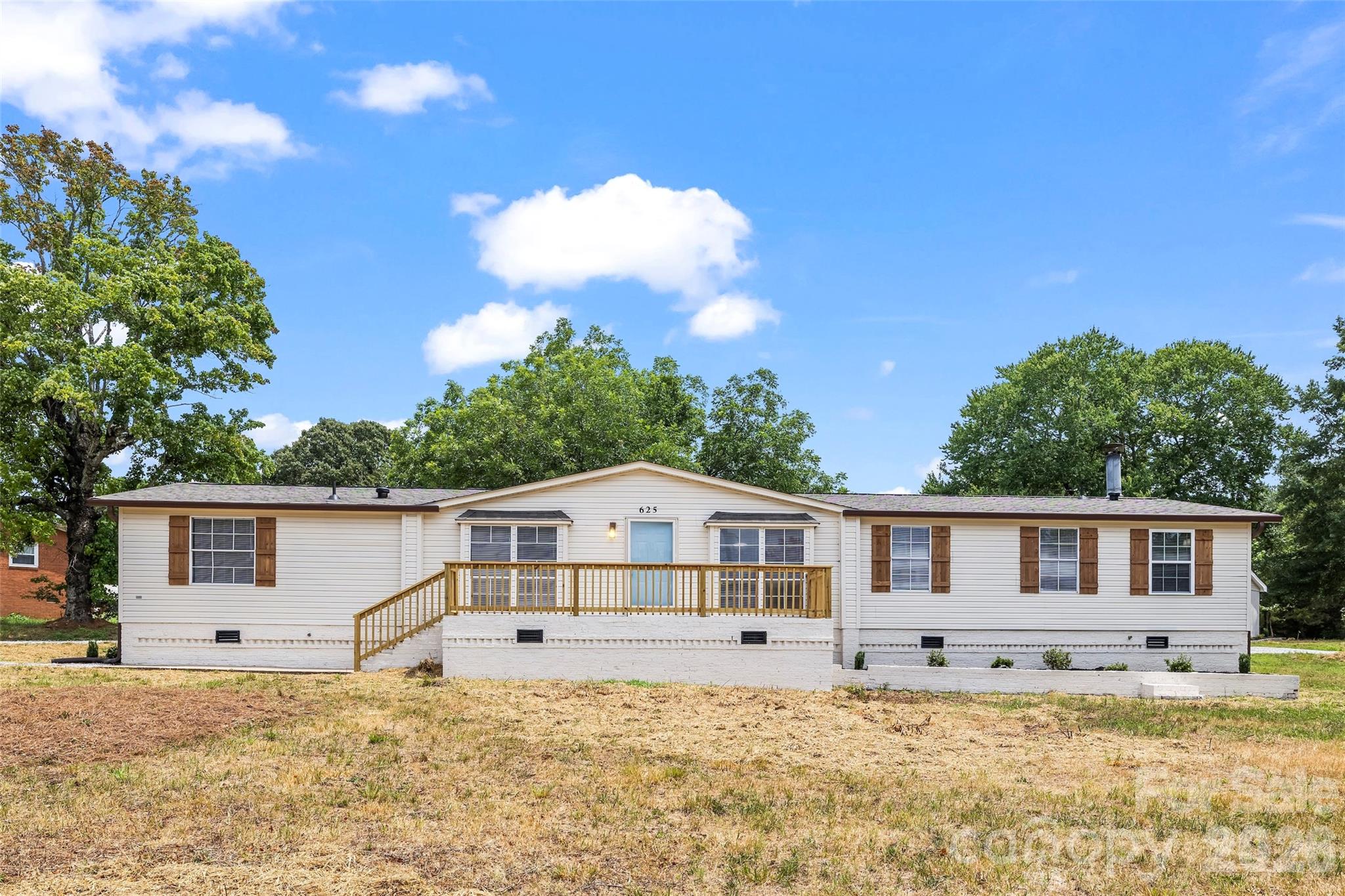 625 Lakeview Road Property Photo 5