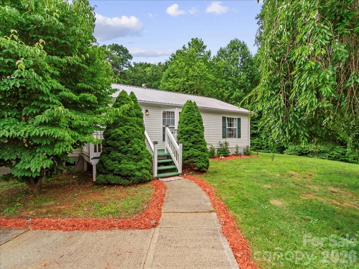 98 Cardinal Lane Property Photo 2