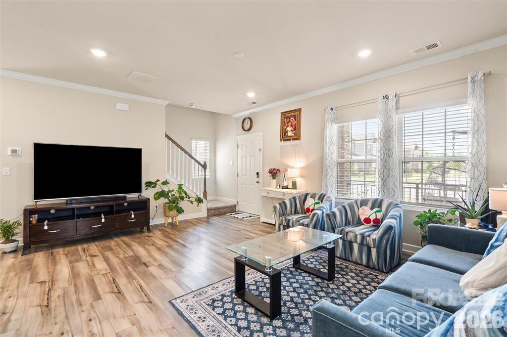 613 Cedar Knoll Circle Property Photo 4