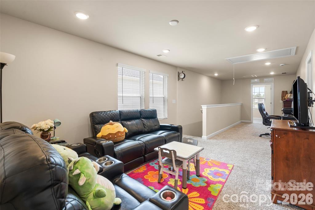 613 Cedar Knoll Circle Property Photo 7