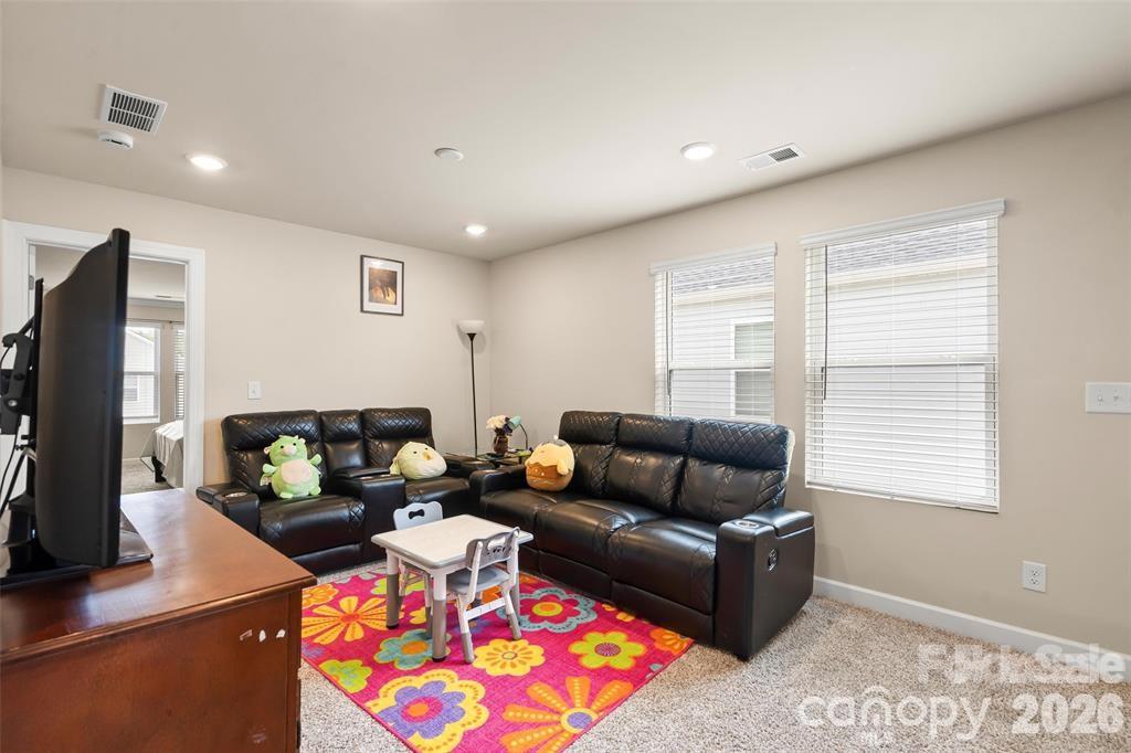 613 Cedar Knoll Circle Property Photo 17
