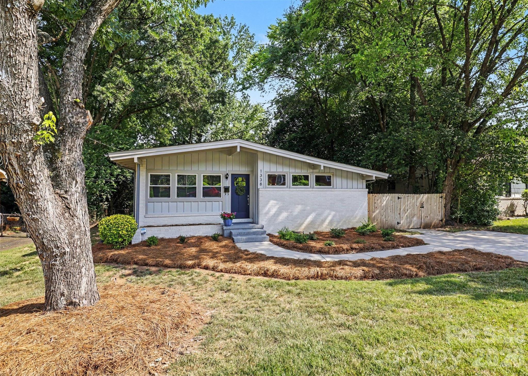 1338 Edgewater Drive Property Photo 1
