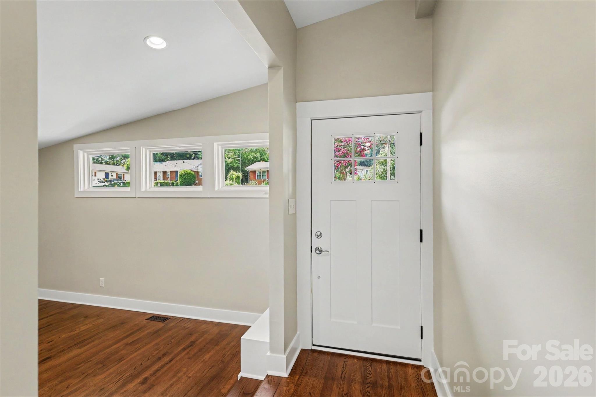 1338 Edgewater Drive Property Photo 4