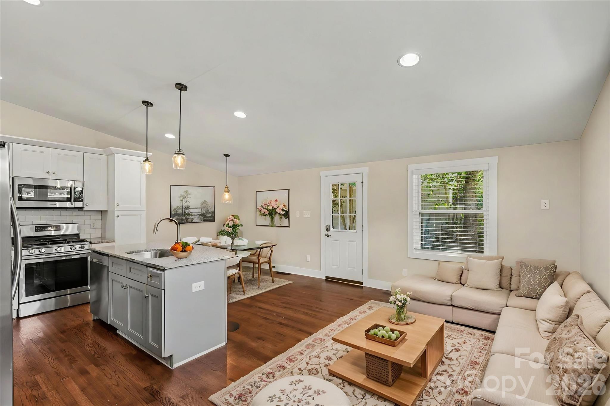 1338 Edgewater Drive Property Photo 8