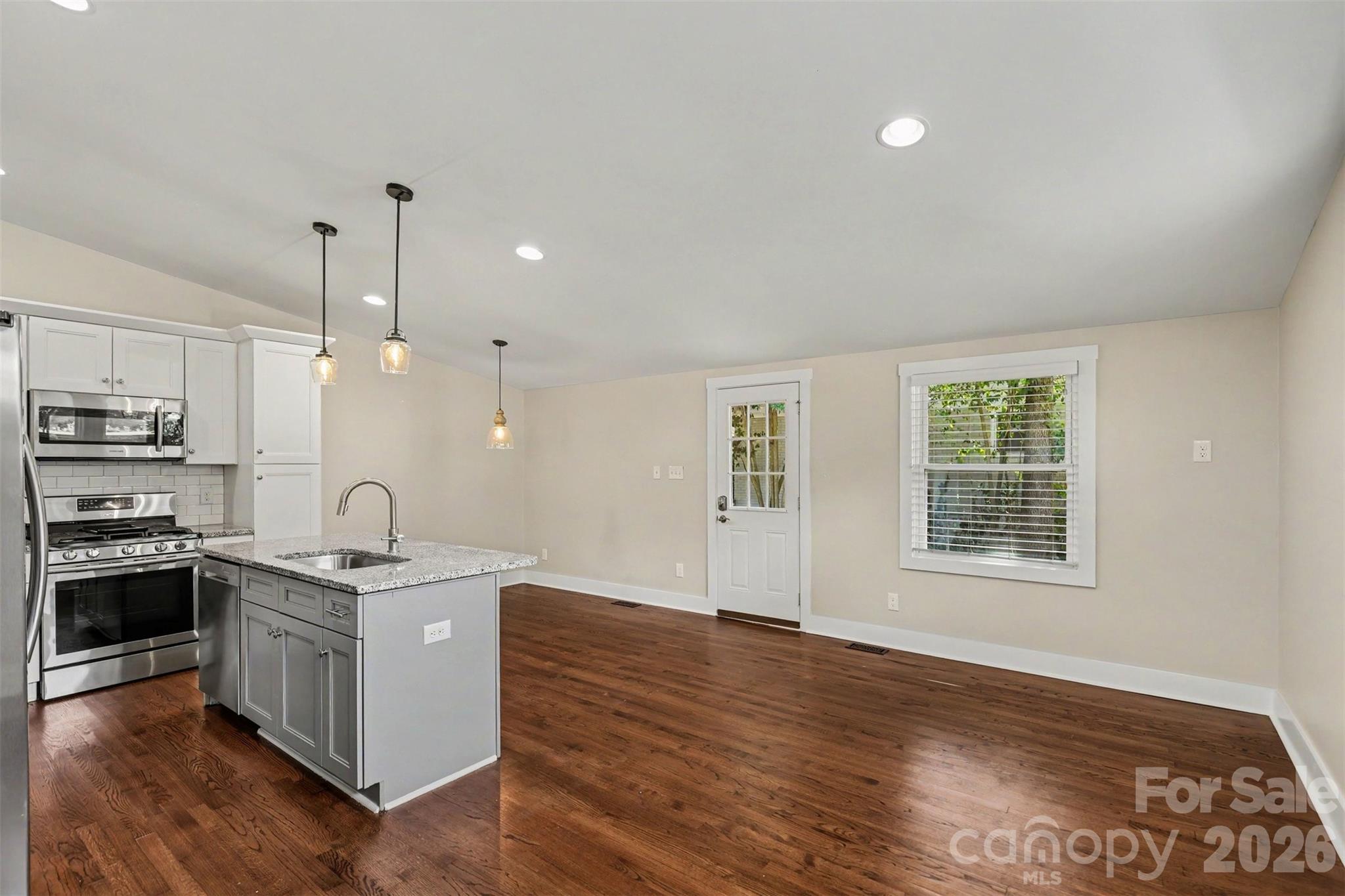 1338 Edgewater Drive Property Photo 9
