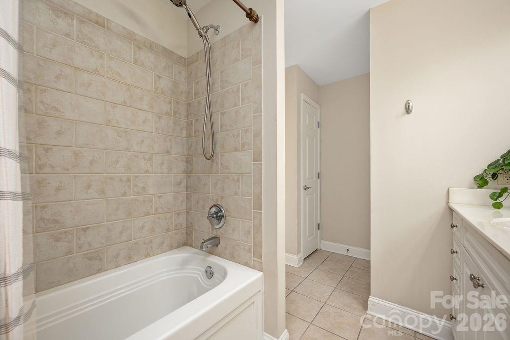 300 W 5th Street 446 Property Photo 22