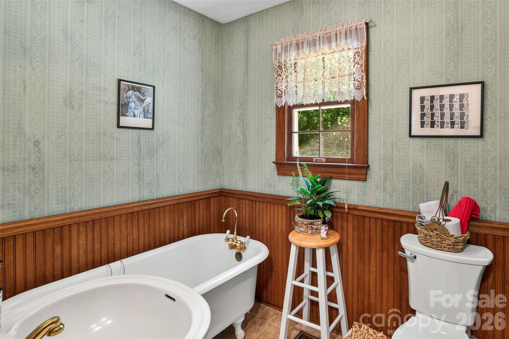1064 Maplewood Court Property Photo 21