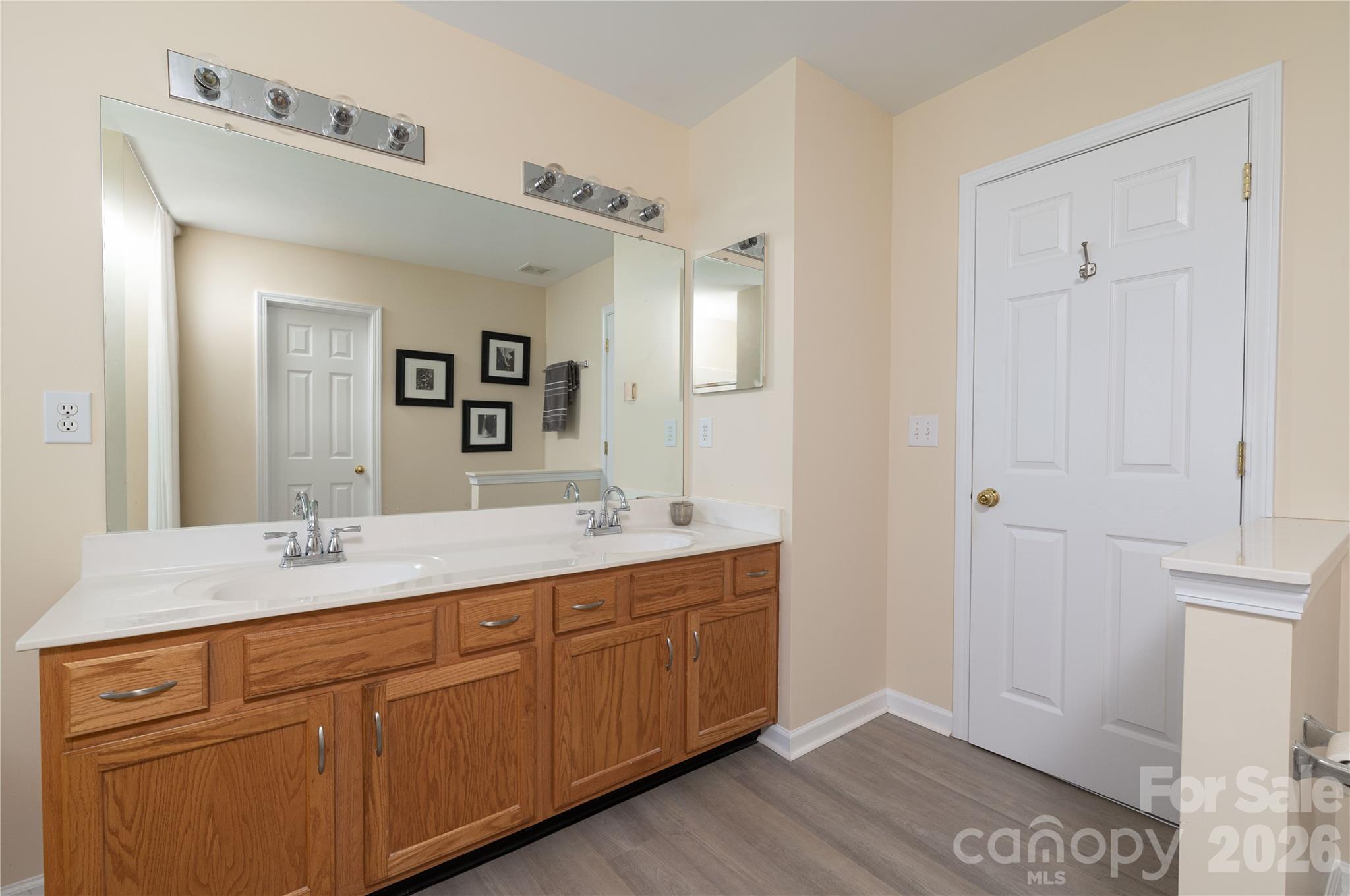 402 Abercairn Way Property Photo 23