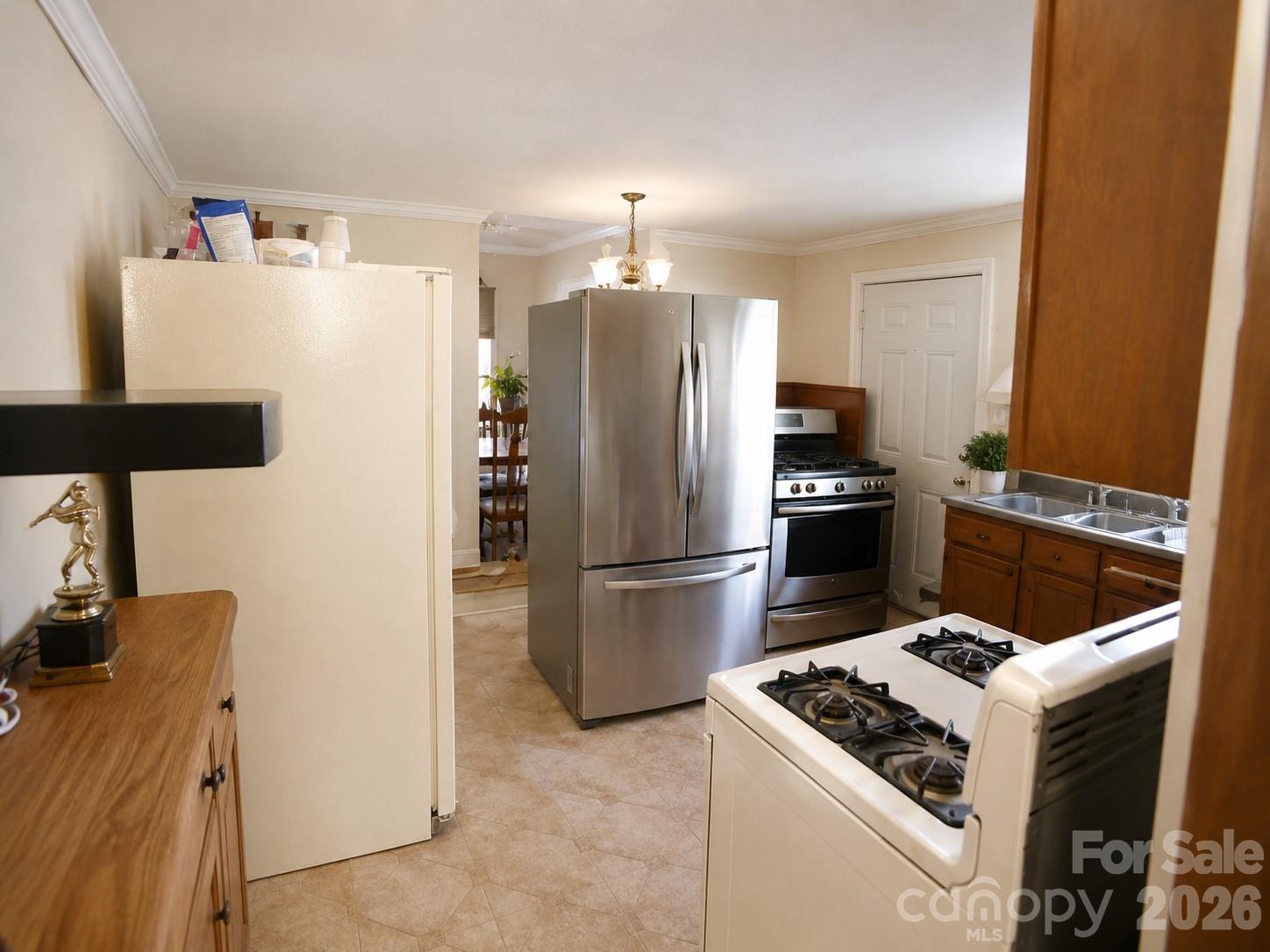 312 S Miller Avenue Property Photo 7