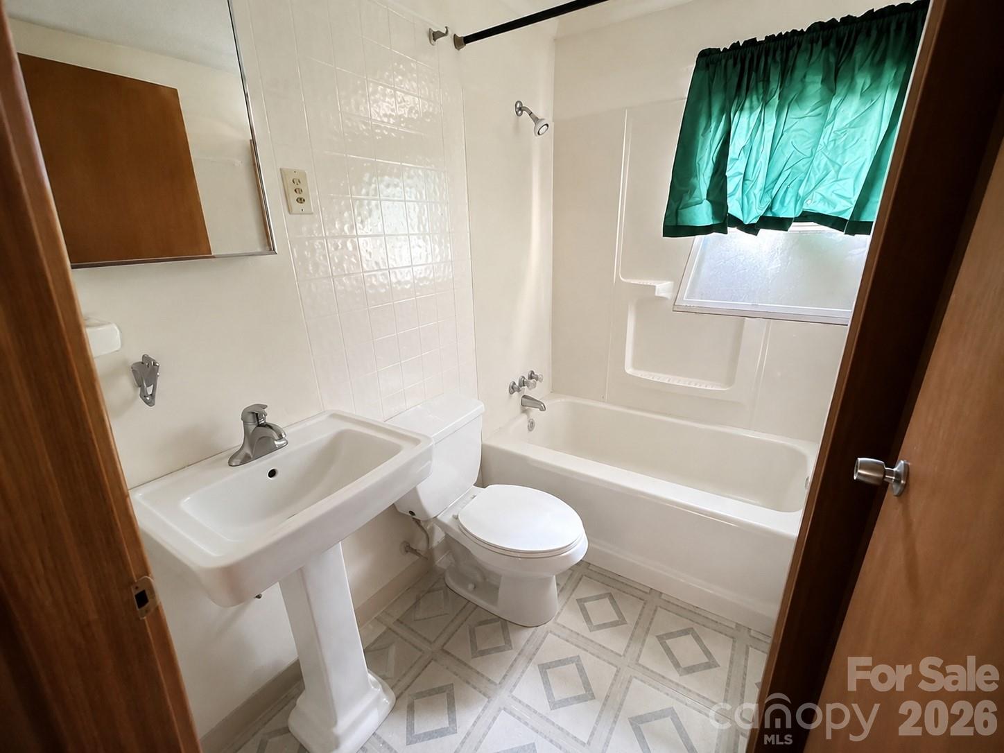 312 S Miller Avenue Property Photo 9