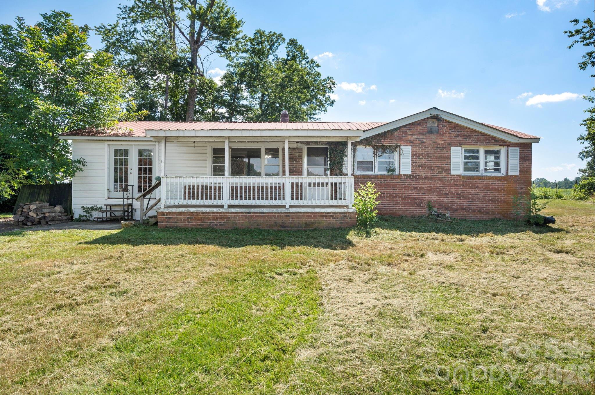 86 Sterling Drive Property Photo 2