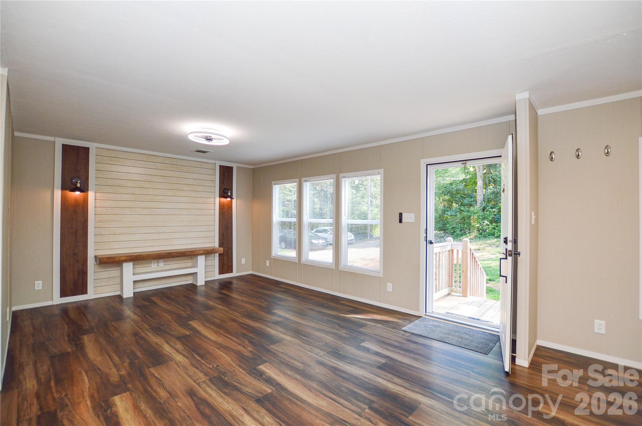 207 Pinehaven Drive Property Photo 3