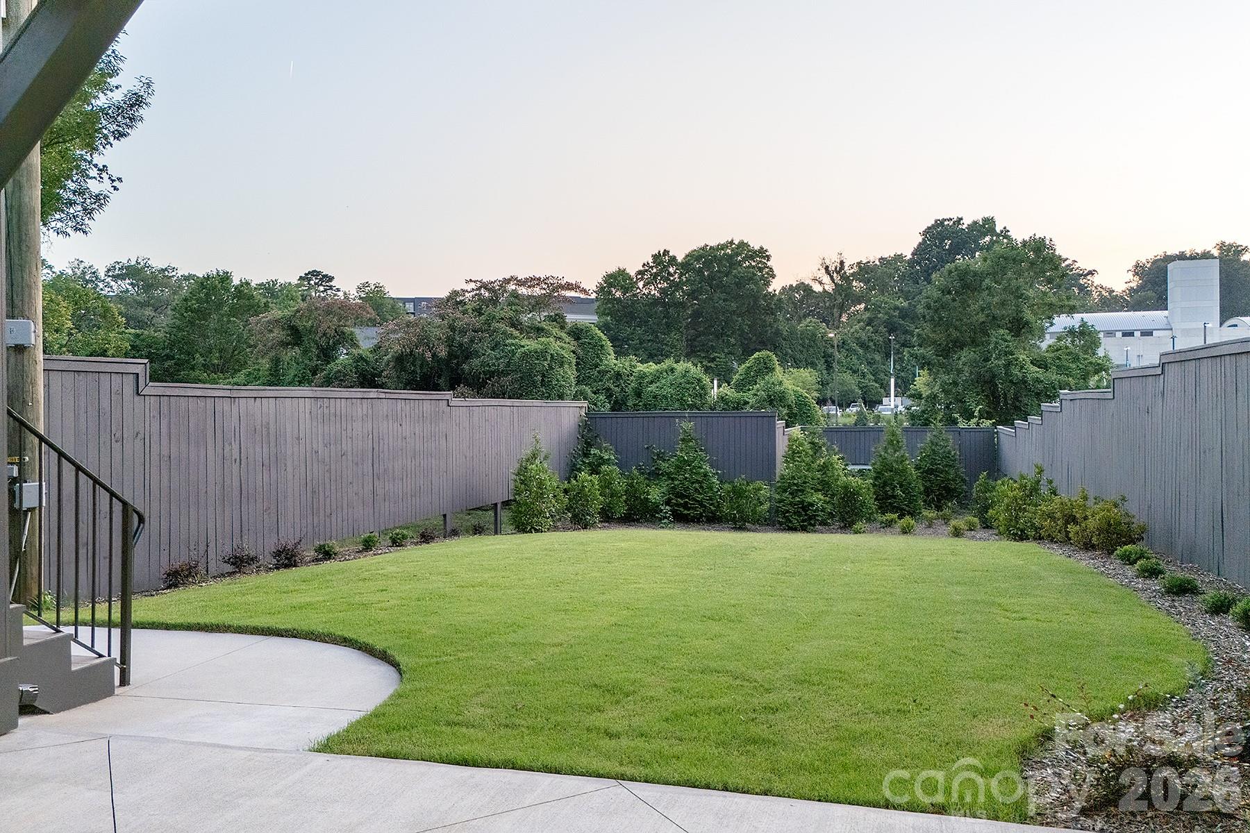 1214 S Kings Drive A Property Photo 42