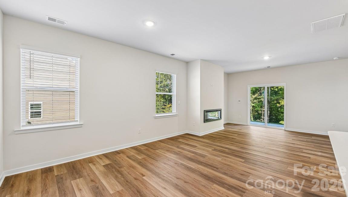 580 Dazzle Loop Property Photo 5