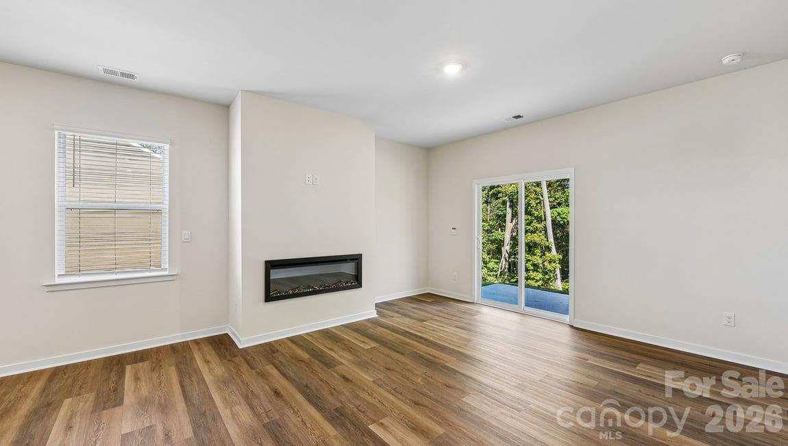 580 Dazzle Loop Property Photo 6