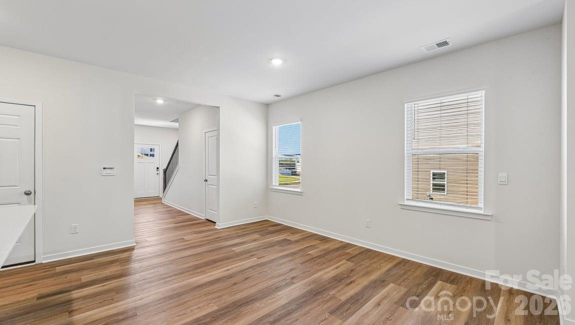 580 Dazzle Loop Property Photo 8