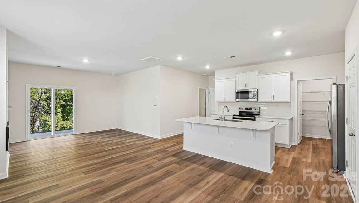 580 Dazzle Loop Property Photo 9
