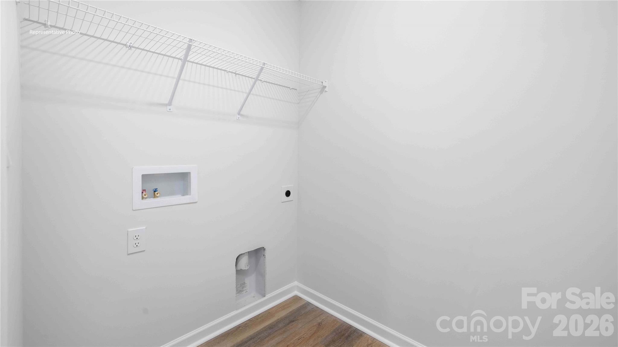 621 Dazzle Loop Property Photo 30
