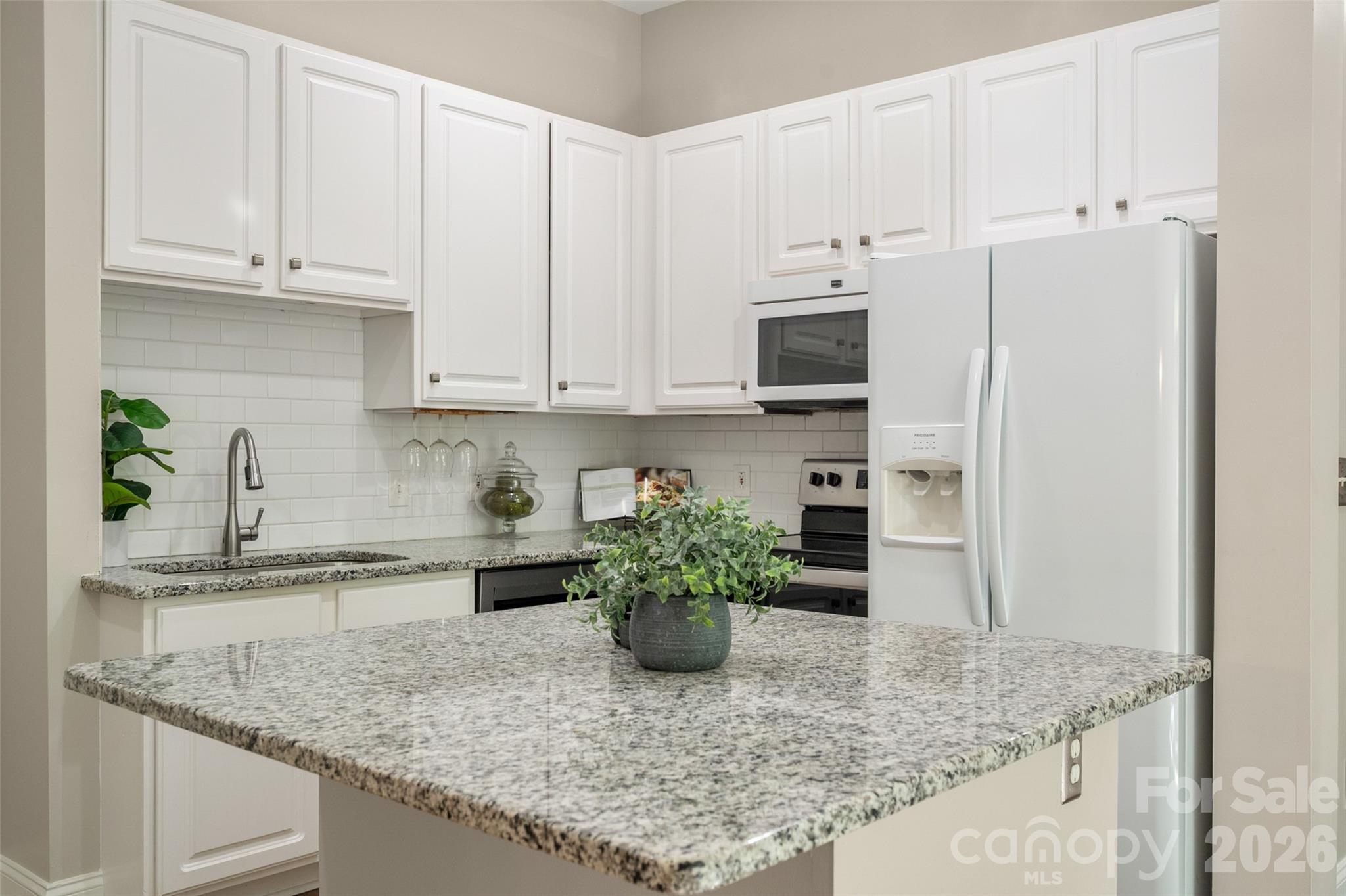 627 Garden District Drive Property Photo 4