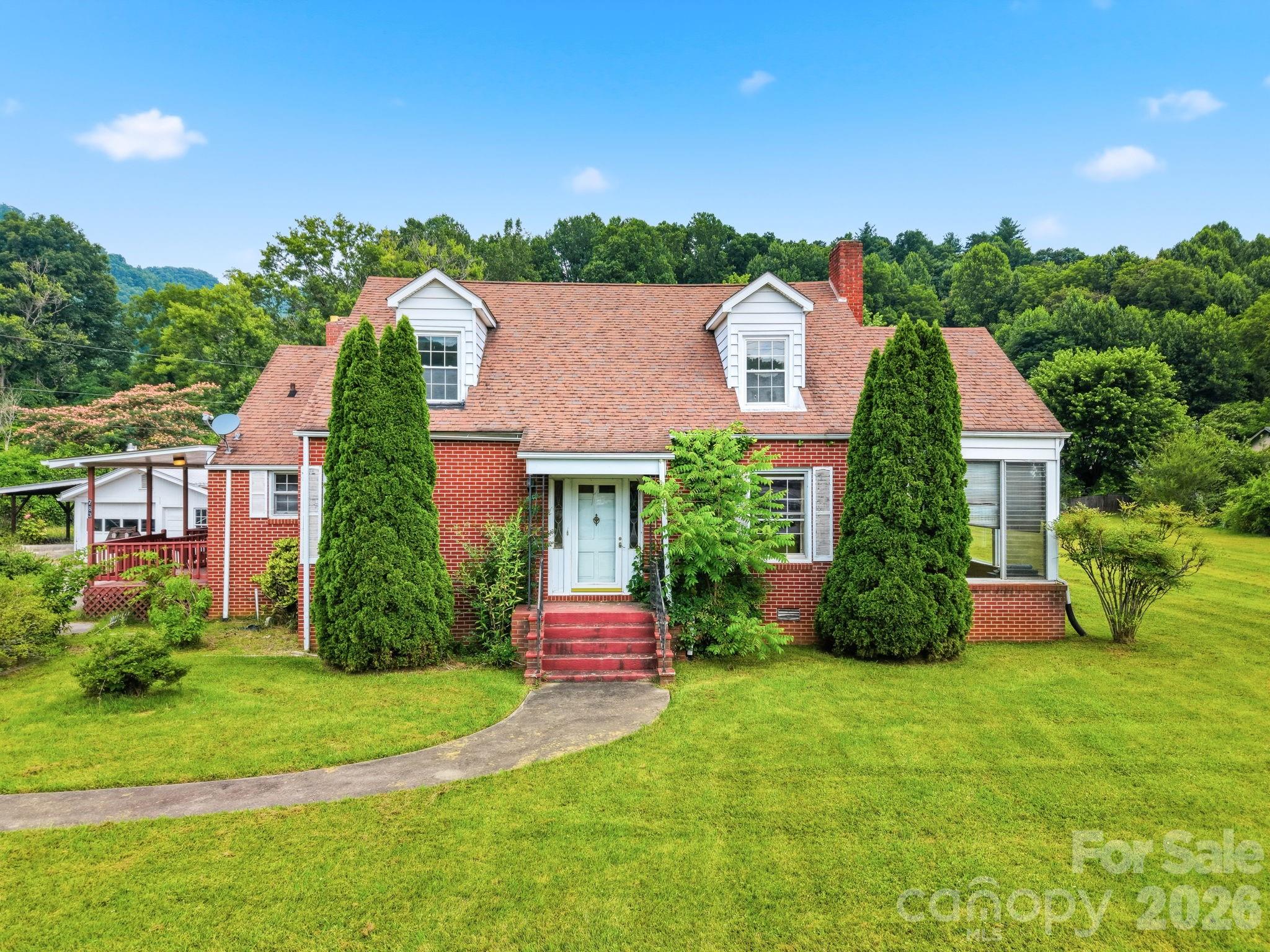783 Skyland Drive Property Photo 3