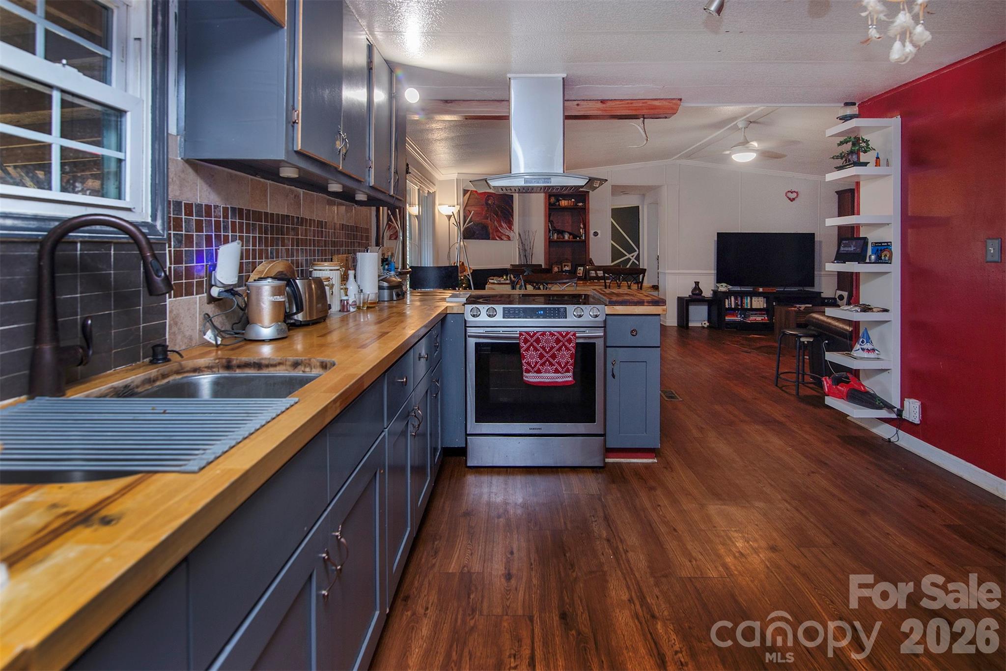 5727 Thompson Road Property Photo 8