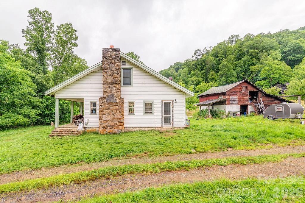 8485 Meadow Fork Road Property Photo 2