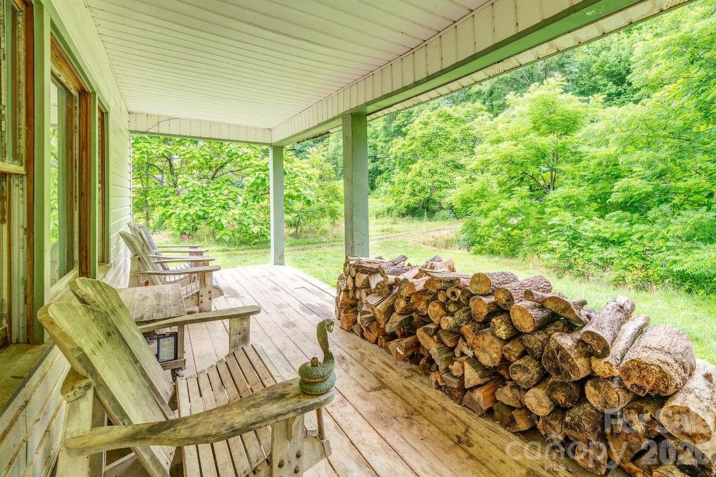 8485 Meadow Fork Road Property Photo 3