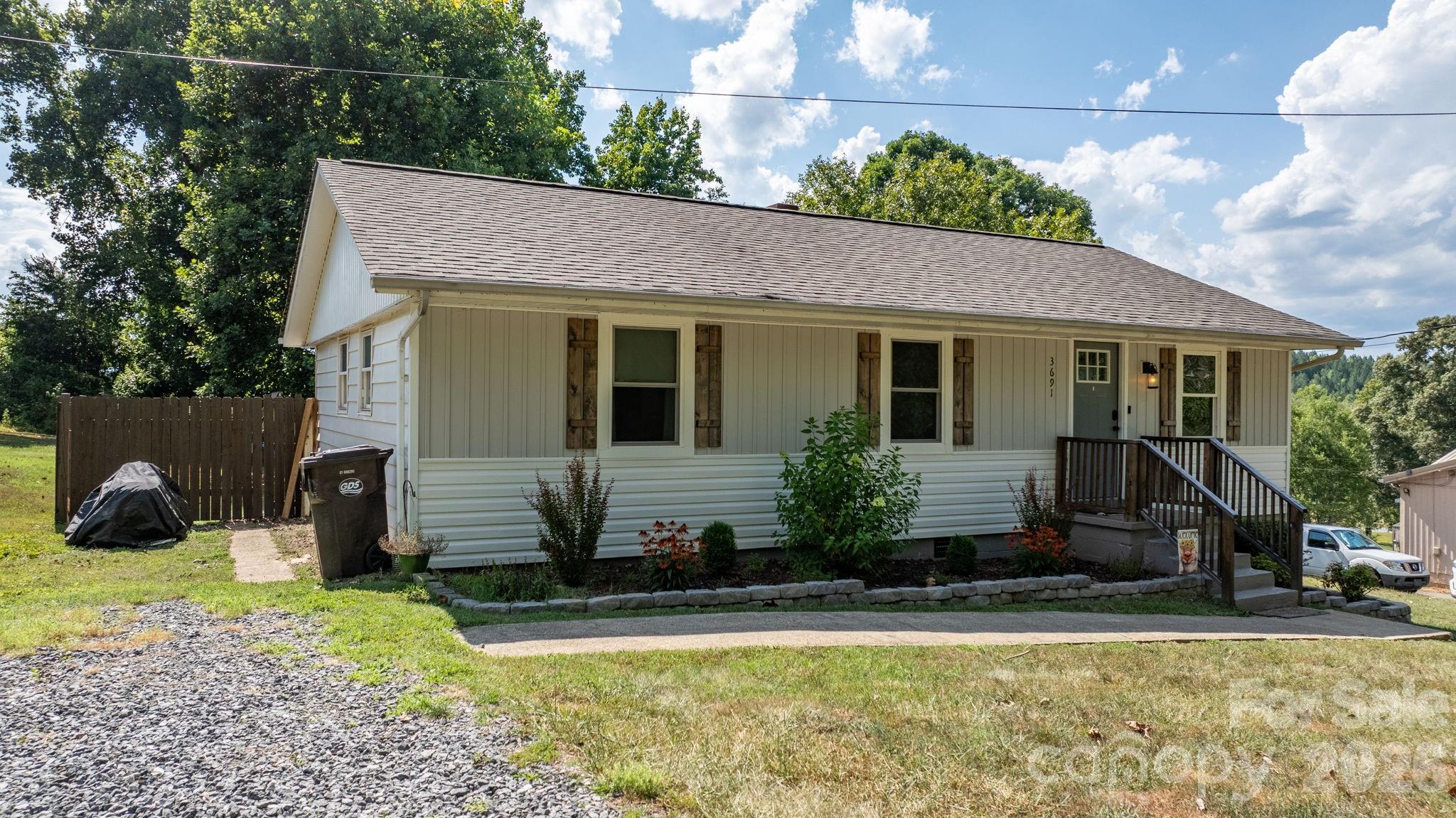 3691 Vantage Heights Circle Property Photo 1