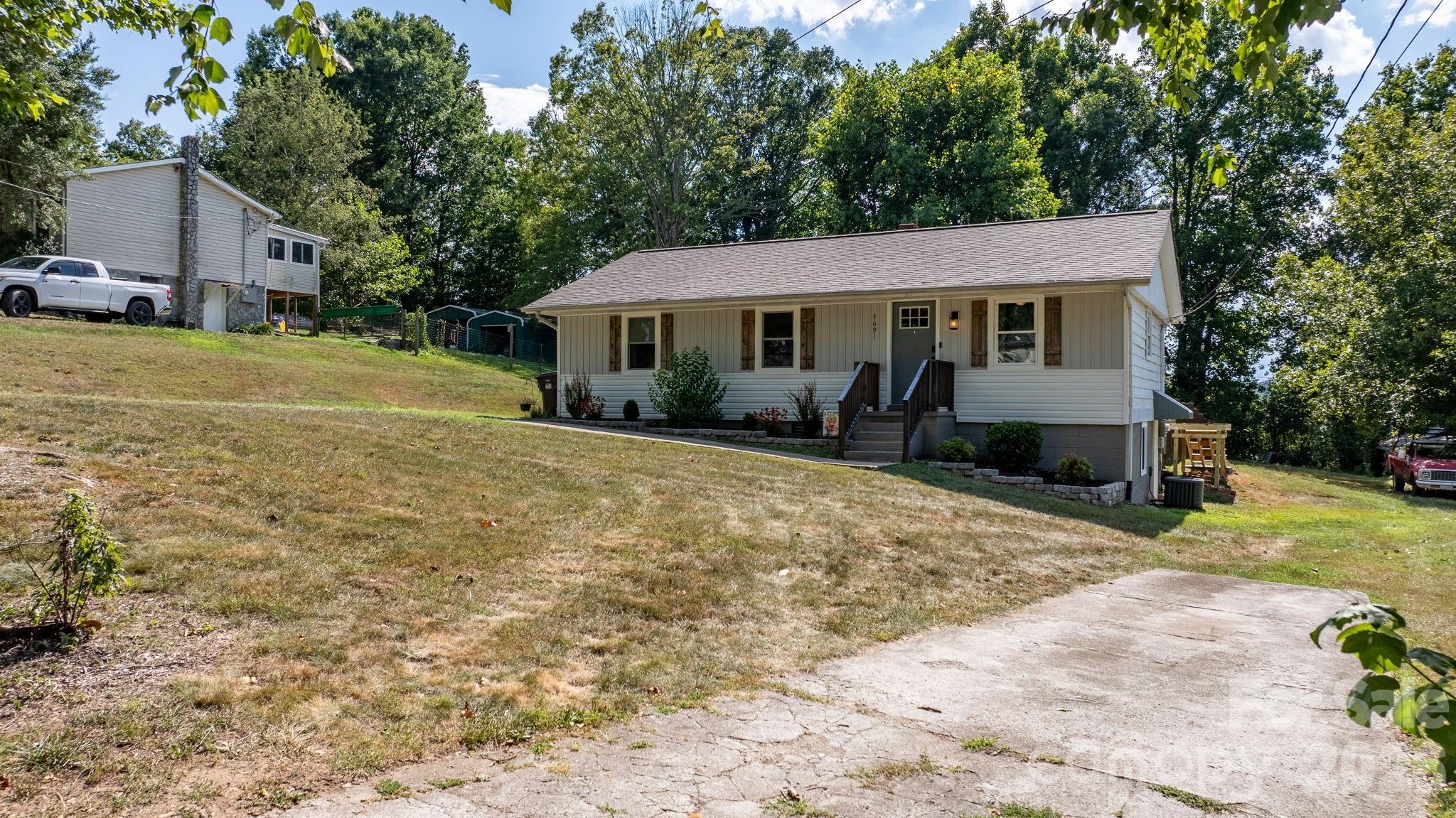 3691 Vantage Heights Circle Property Photo 2