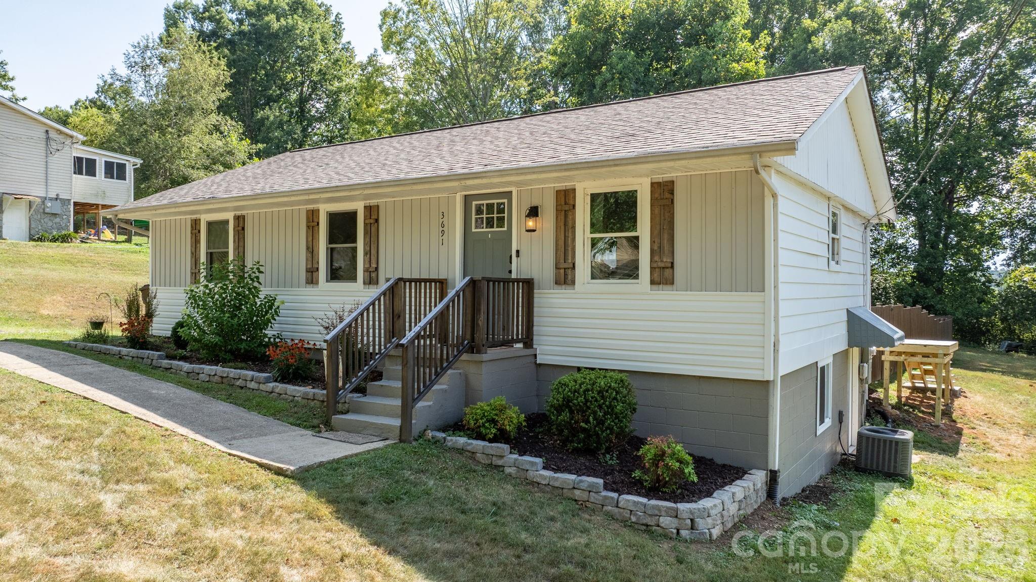 3691 Vantage Heights Circle Property Photo 3