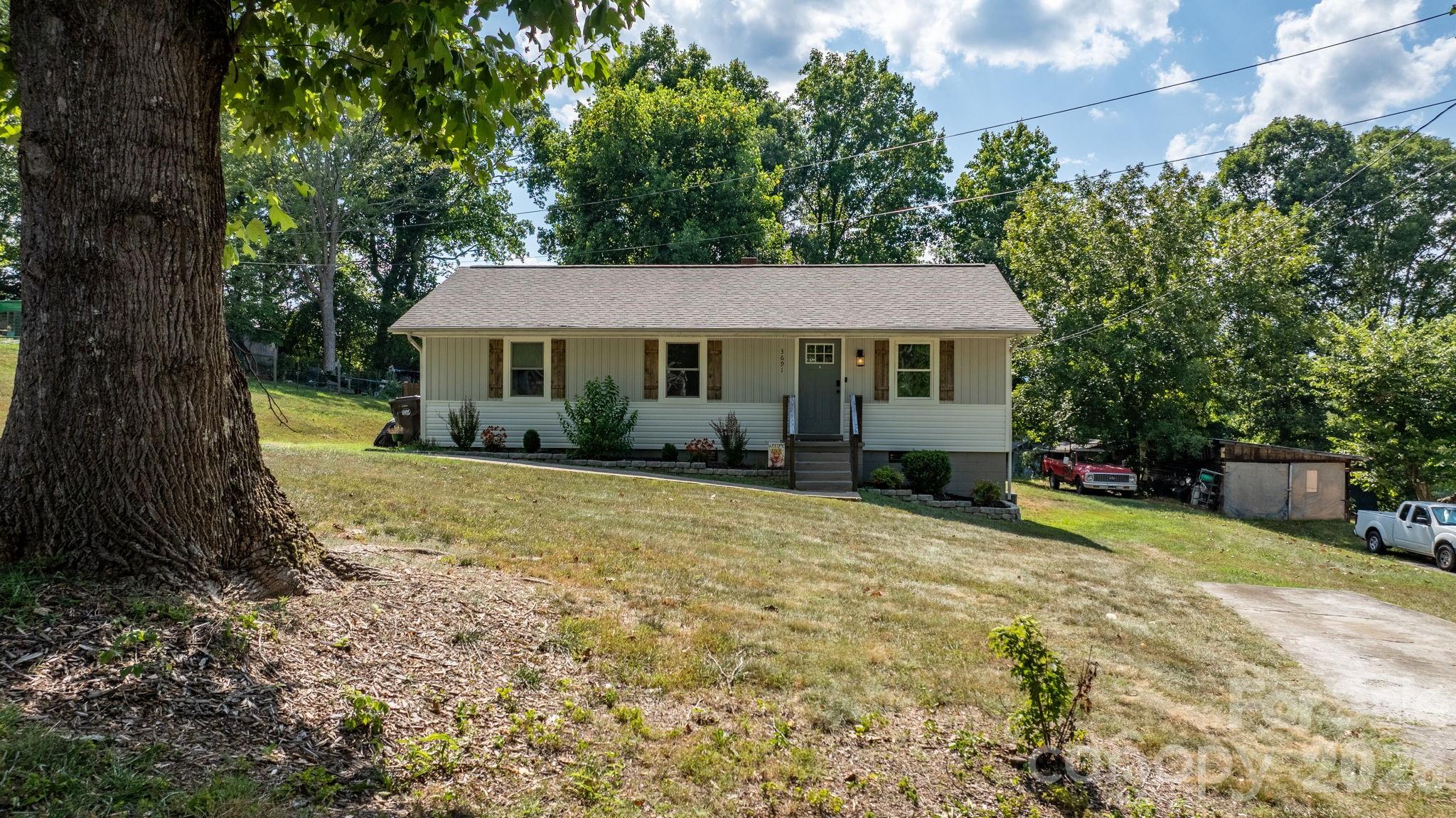 3691 Vantage Heights Circle Property Photo 4