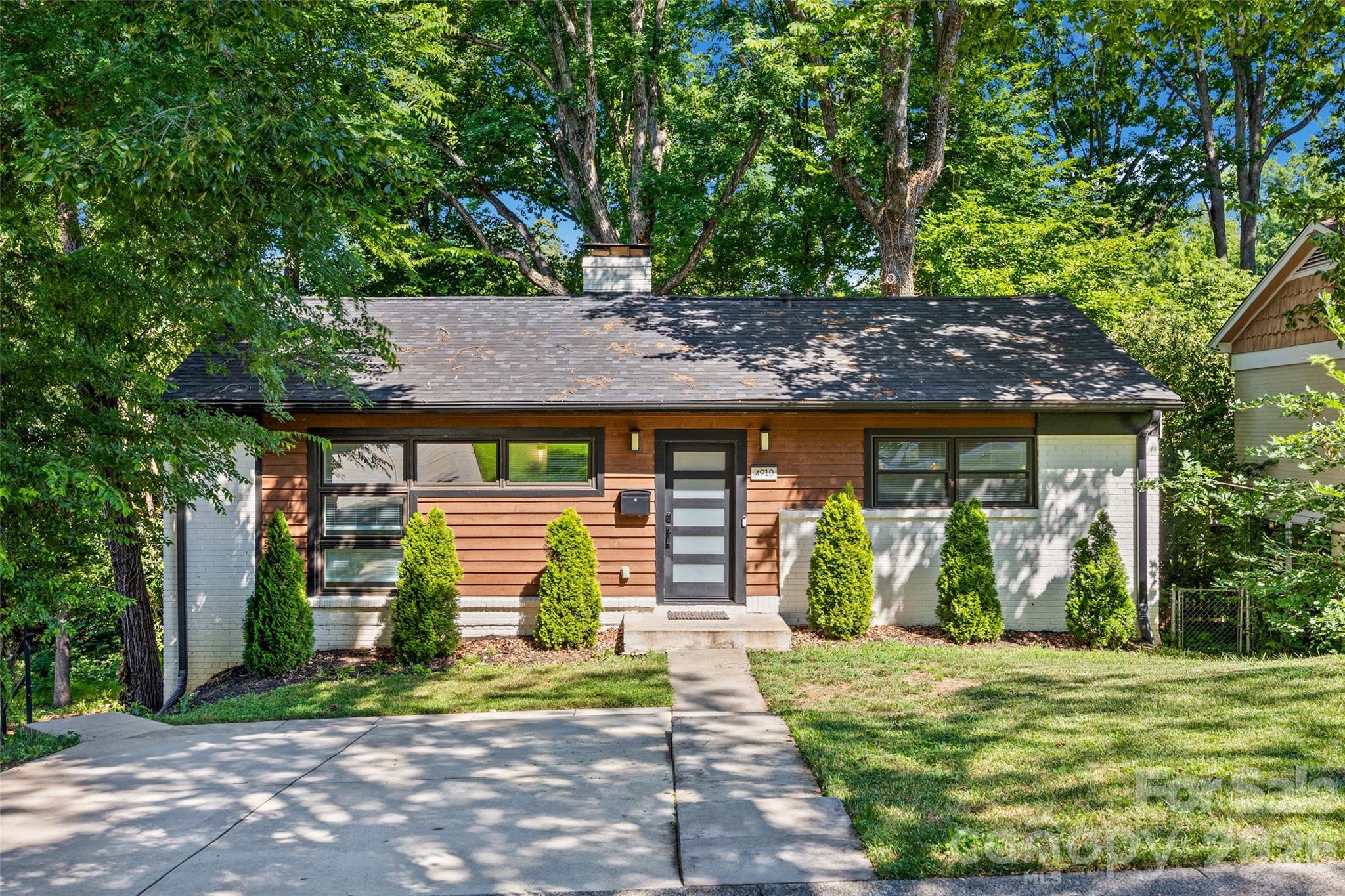 4910 Valley Stream Road Property Photo 1