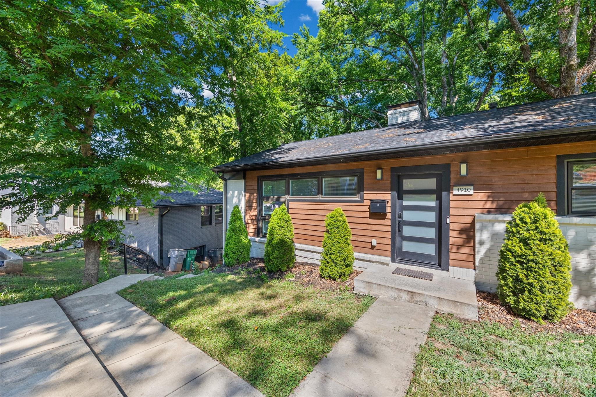 4910 Valley Stream Road Property Photo 2