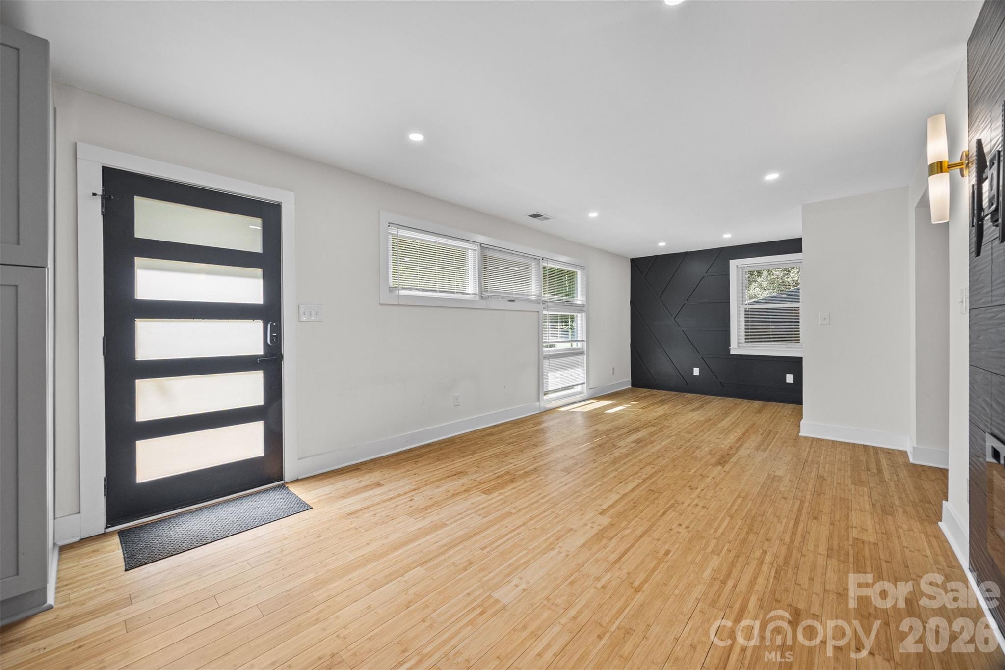 4910 Valley Stream Road Property Photo 4