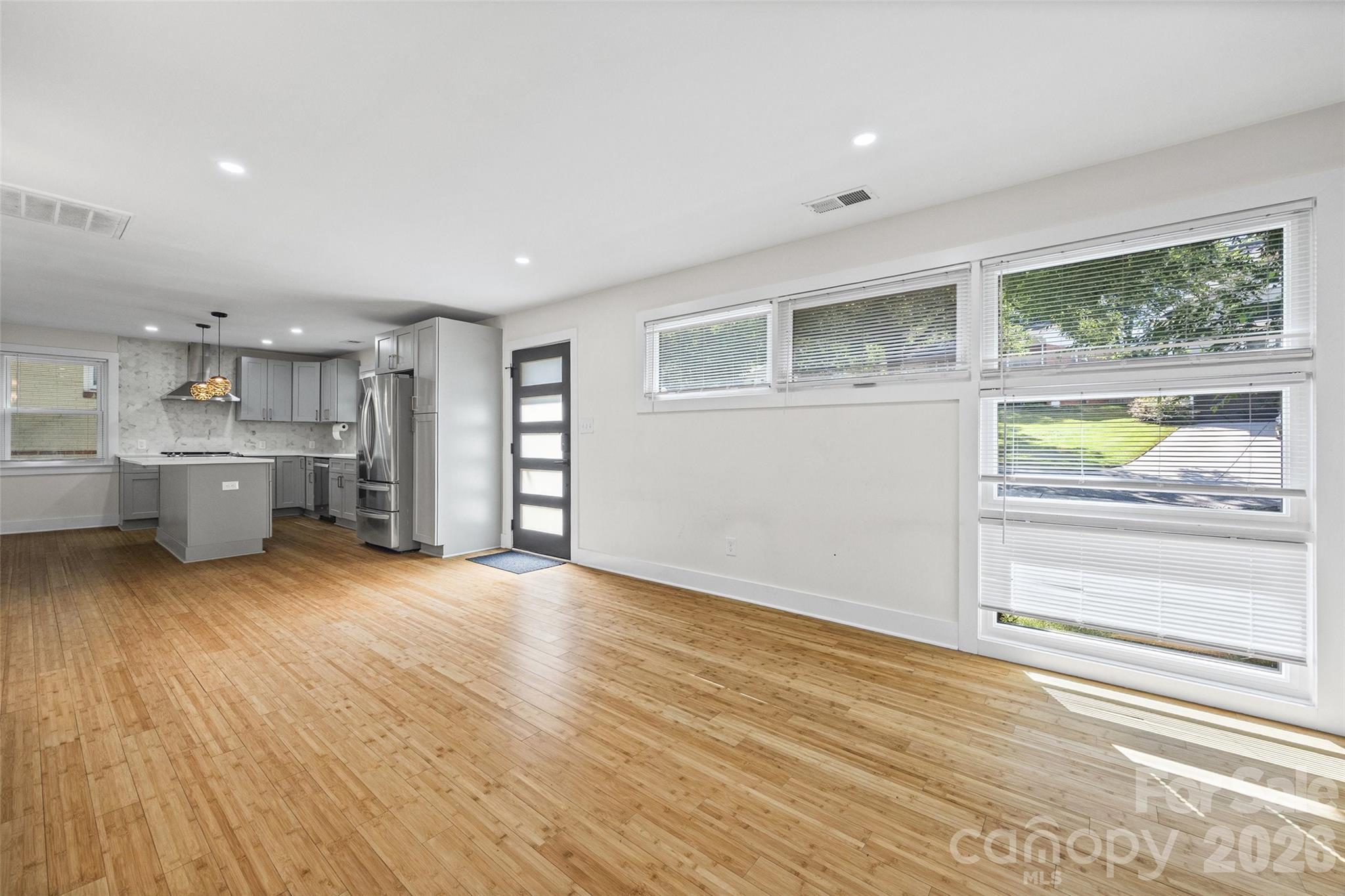 4910 Valley Stream Road Property Photo 5