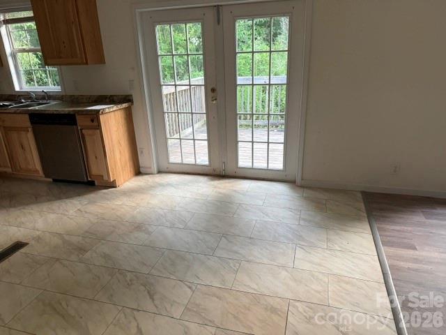 6254 E Meadow Trail Property Photo 3