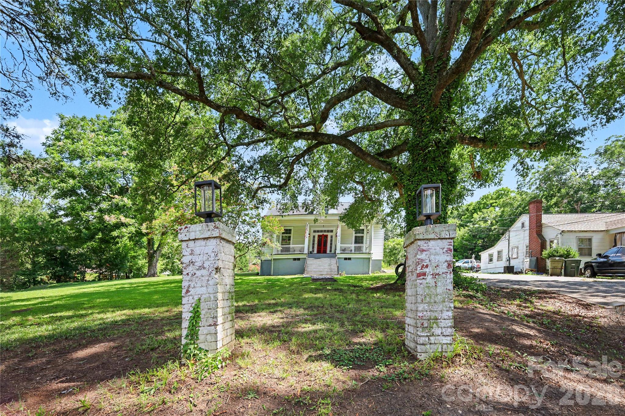 159 E Lacy Street Property Photo 2