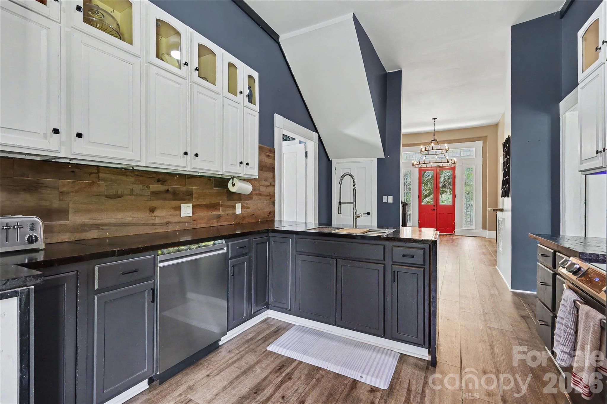 159 E Lacy Street Property Photo 15