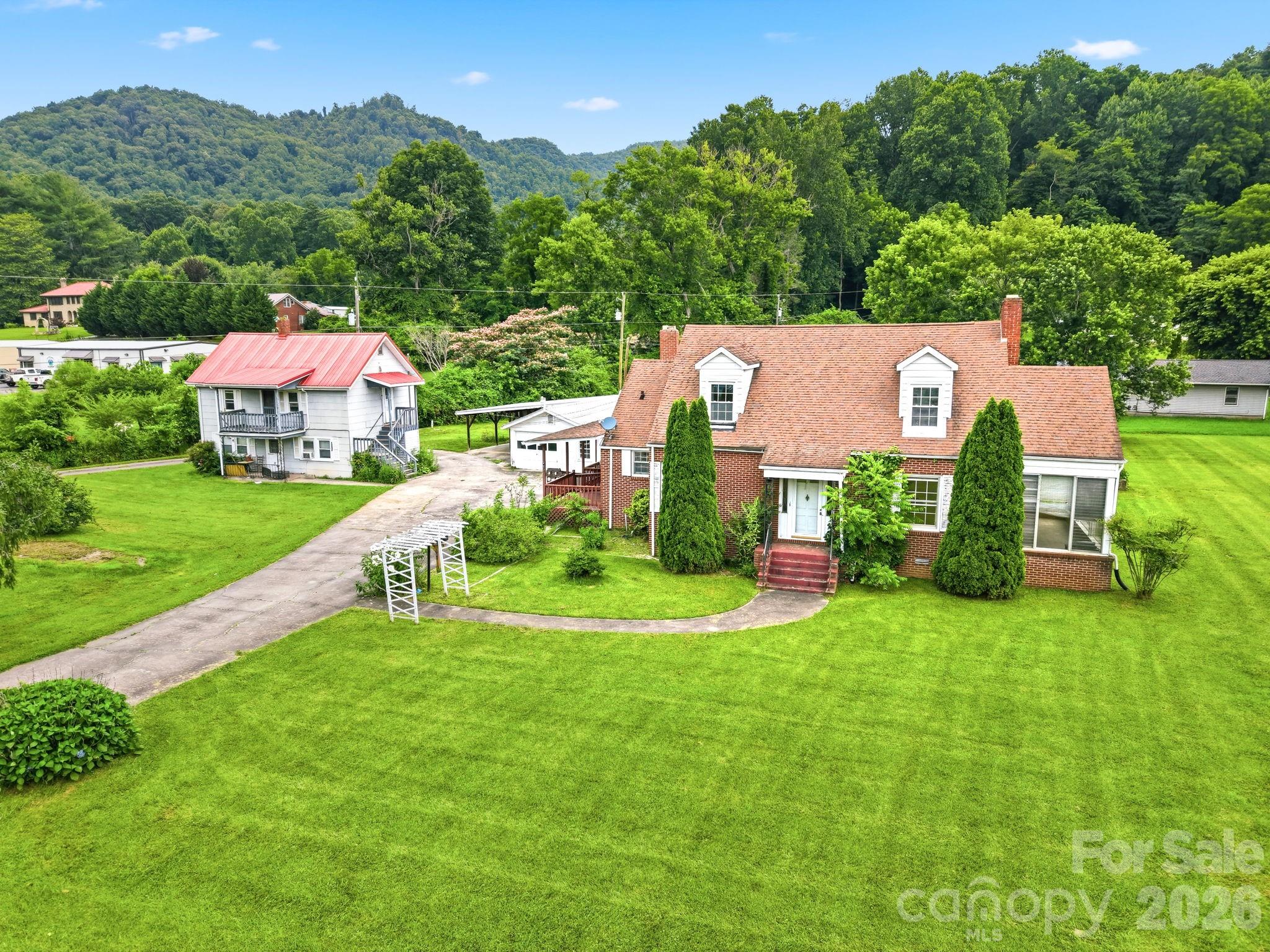 783 Skyland Drive Property Photo 3