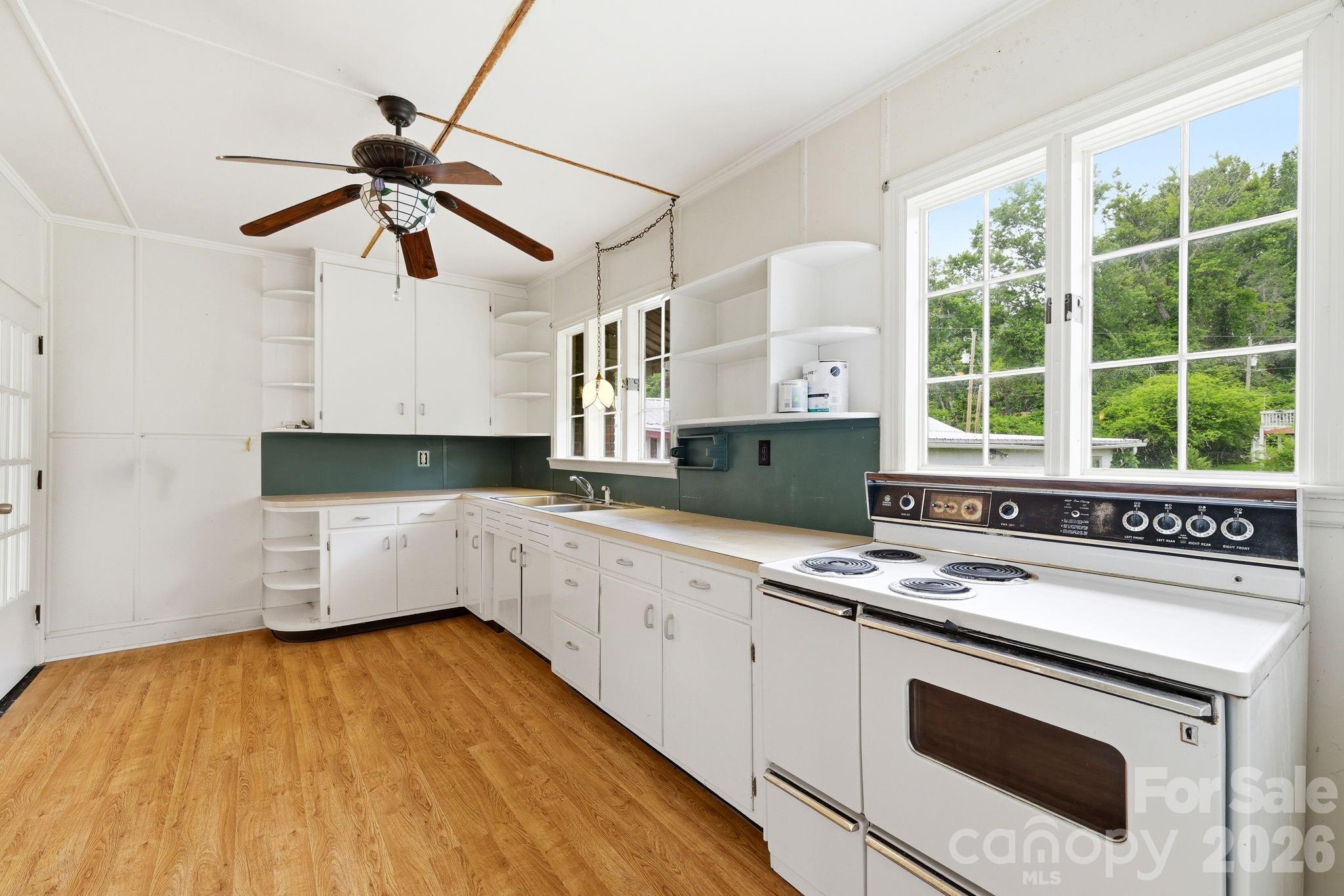 783 Skyland Drive Property Photo 13