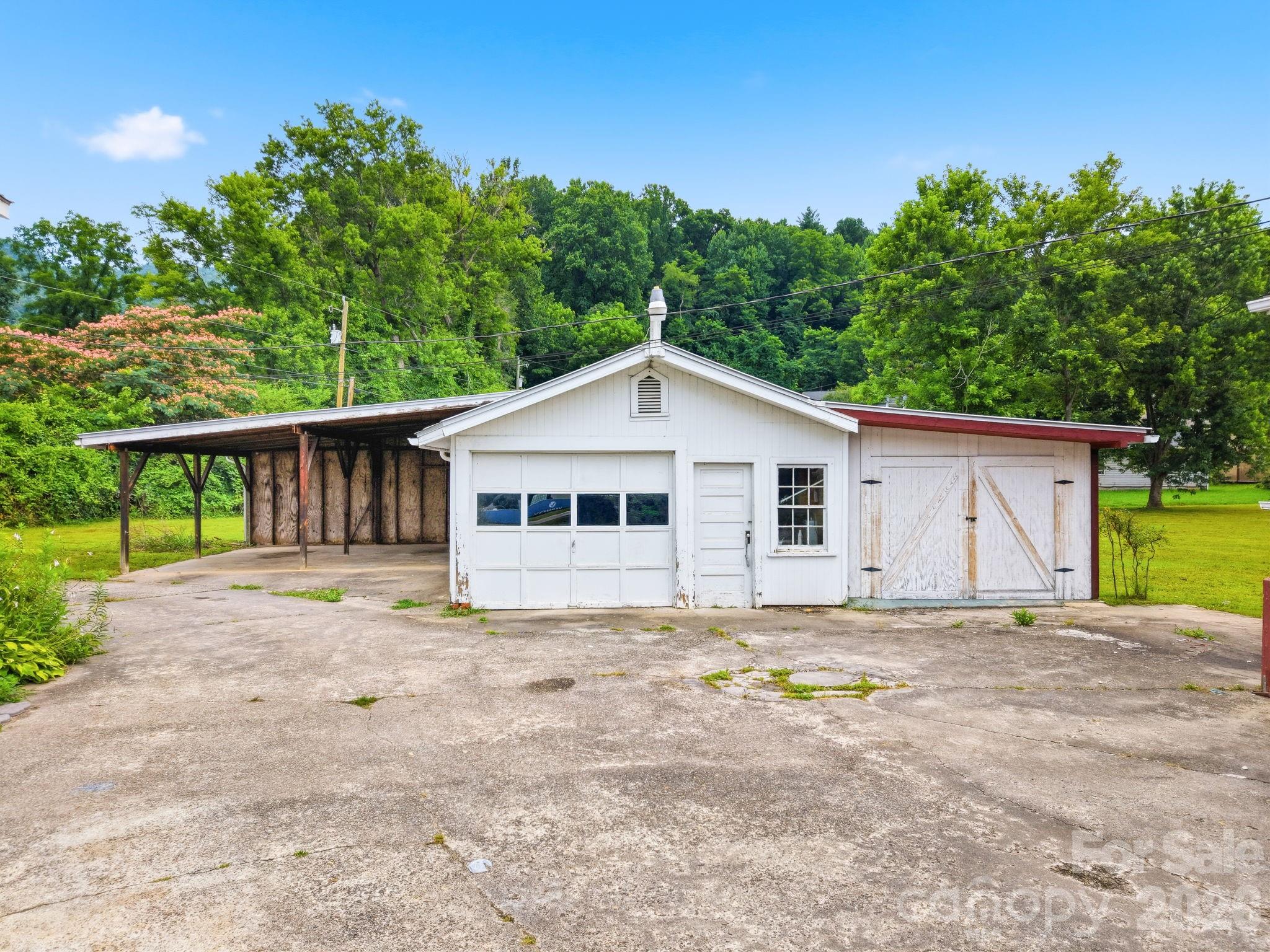 783 Skyland Drive Property Photo 28