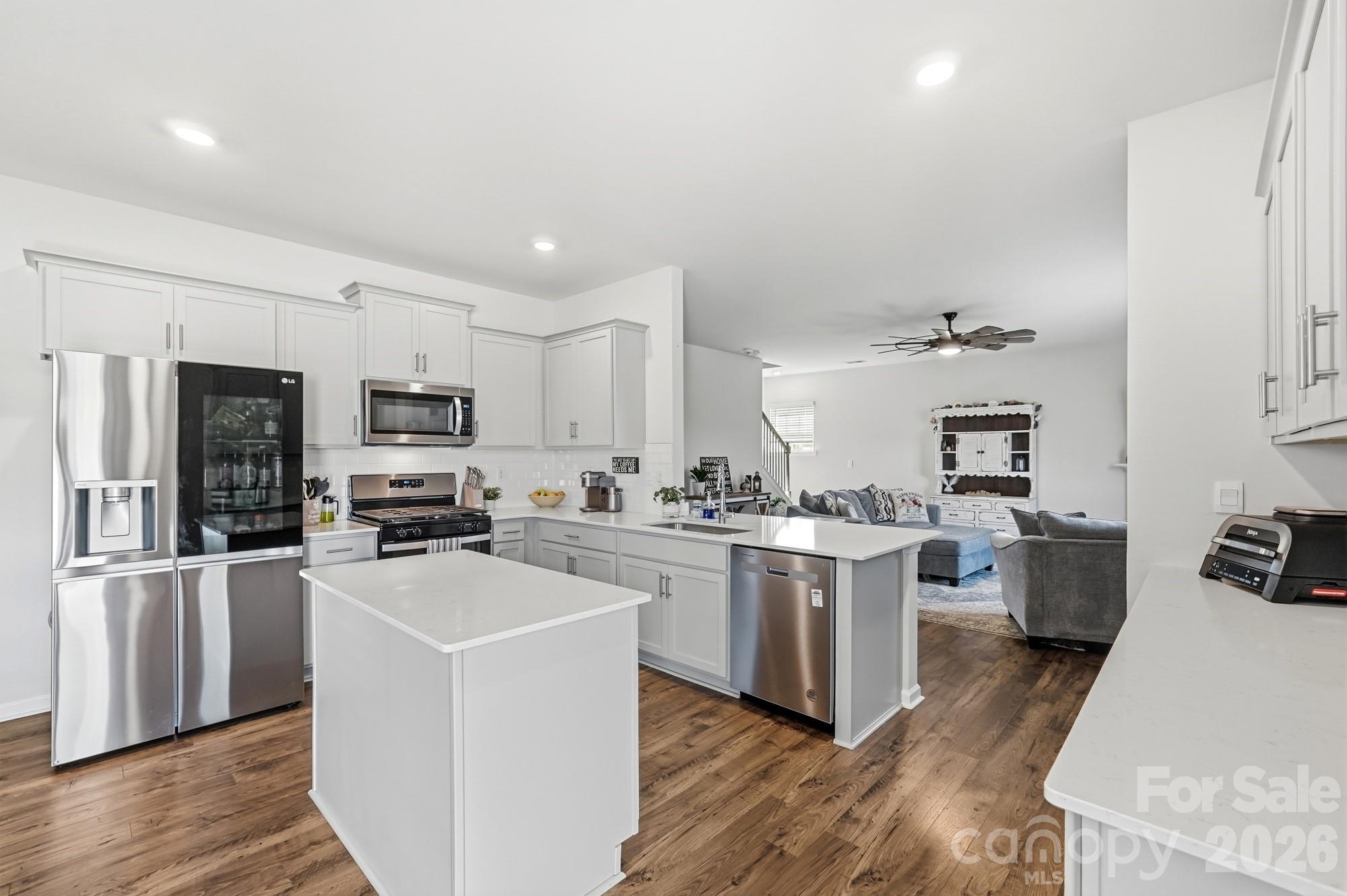 170 Giant Oak Avenue Property Photo 6