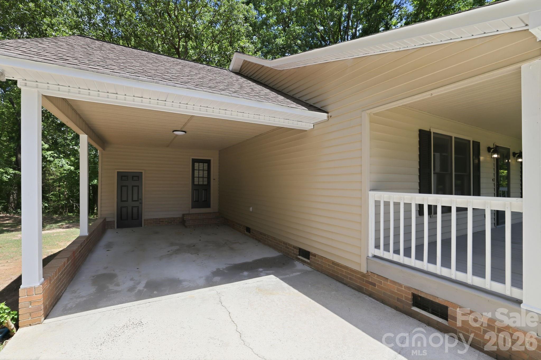1801 Bridgewood Drive Property Photo 5
