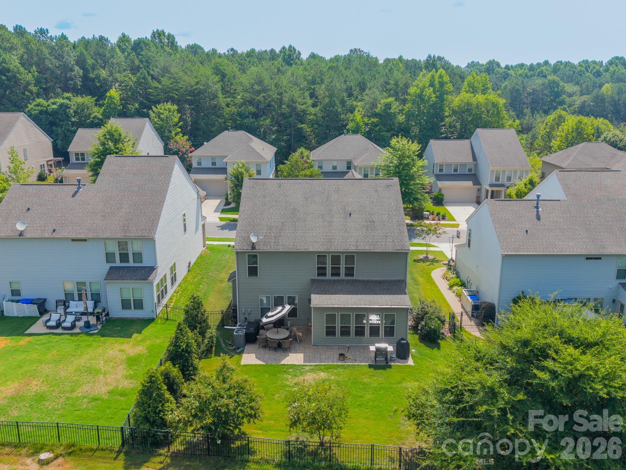 15215 Colonial Park Drive Property Photo 5