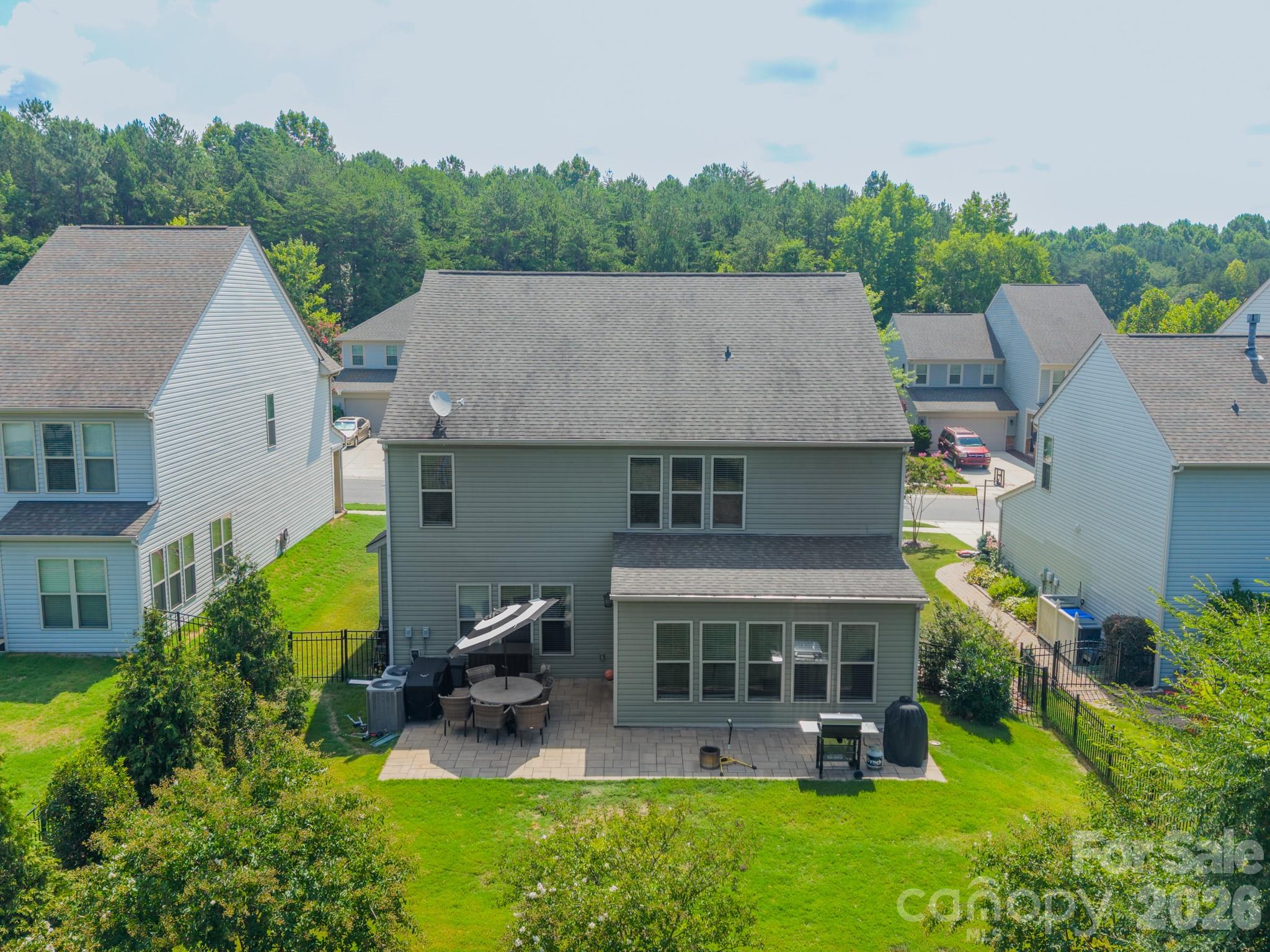 15215 Colonial Park Drive Property Photo 6