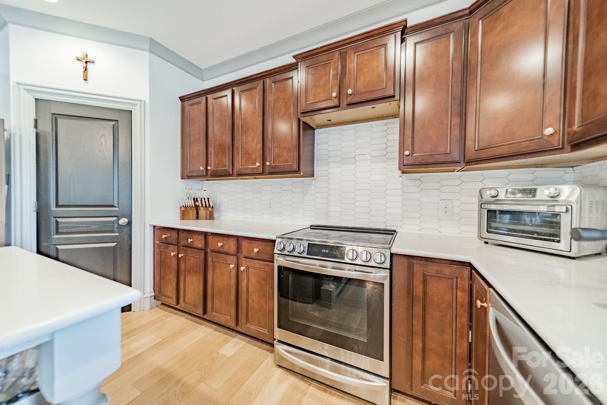15215 Colonial Park Drive Property Photo 23